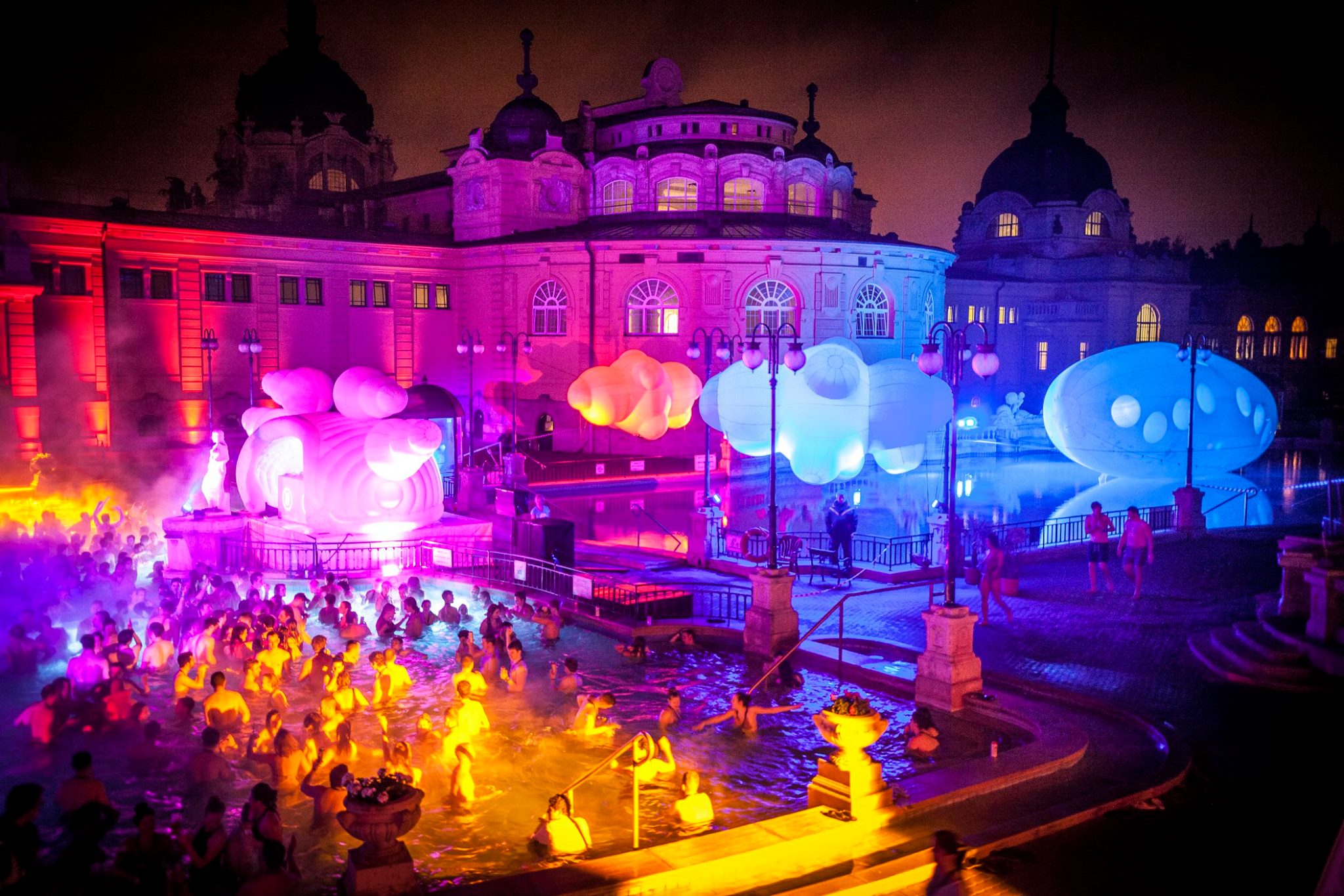 Saturday-Night-Parties-in-Szechenyi-Bath-Budapest1.jpg